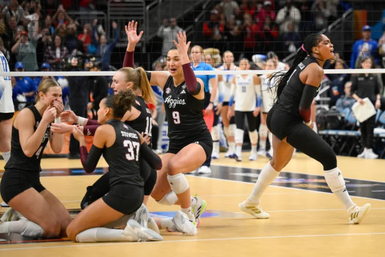 Fox Sports will broadcast 35 women's volleyball matches
